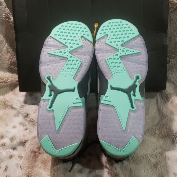 Nike Jordan 6 Retro - Picture 2 of 6